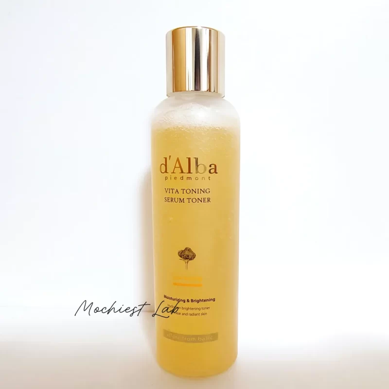 ダルバのビタトーニング化粧水を正面から撮影した写真